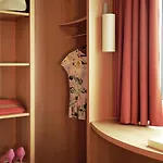 Ibis Hauptbahnhof Hotel 3*