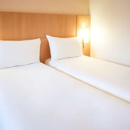 Ibis Hauptbahnhof Hotel 3*