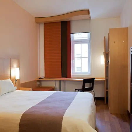 Ibis Hauptbahnhof Otel