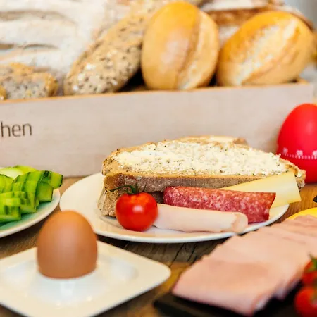 Ibis Hauptbahnhof Hotel 3*