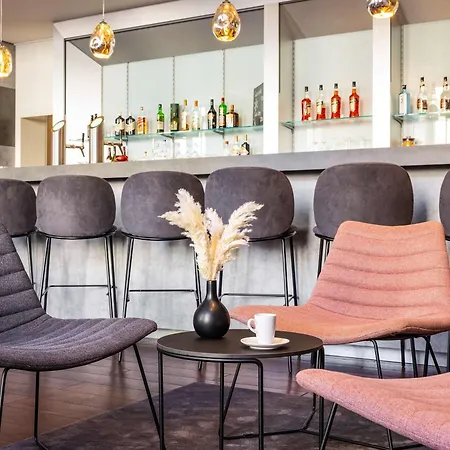 Ibis Hauptbahnhof Hotel 3*