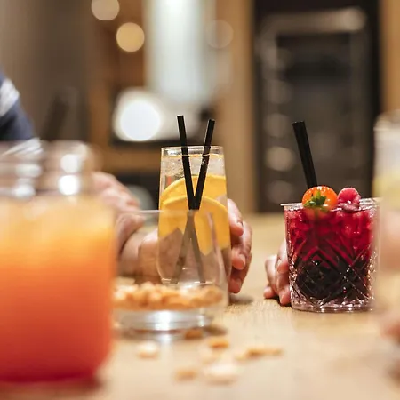 Ibis Hauptbahnhof Hotel 3*