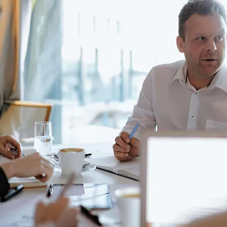 Ibis Hauptbahnhof Otel 3*