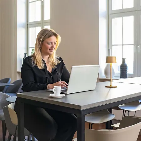 Ibis Hauptbahnhof Otel 3*