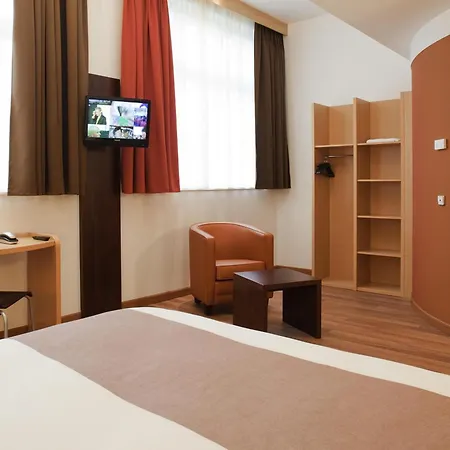 Ibis Hauptbahnhof 3*