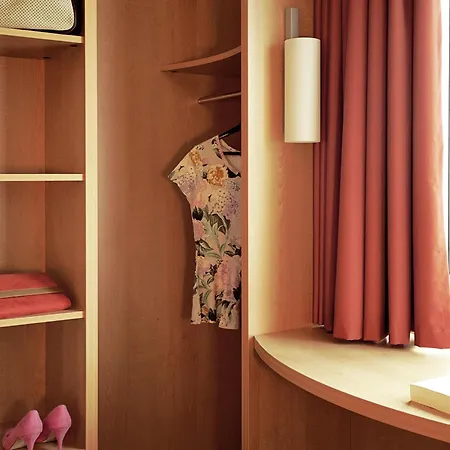 Ibis Hauptbahnhof Otel 3*