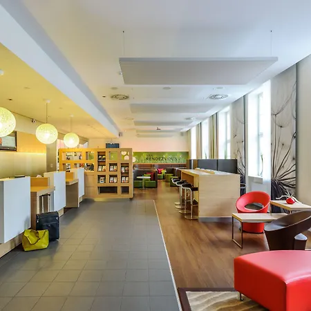 酒店 卡尔斯鲁豪斯班霍夫宜必思酒店