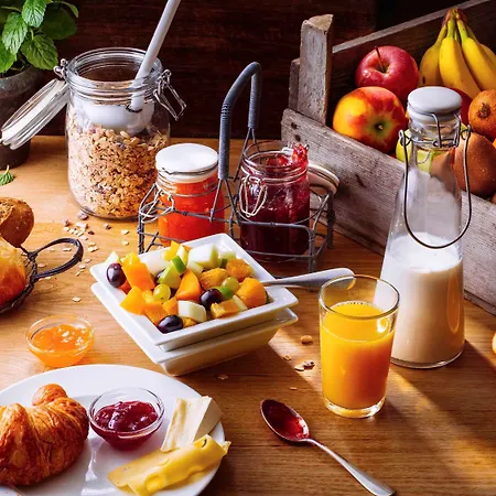 Ibis Hauptbahnhof Hotel 3*