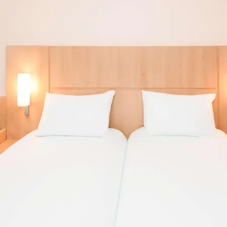 Ibis Hauptbahnhof Otel 3*