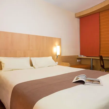 Ibis Hauptbahnhof Otel