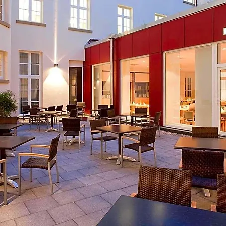 Ibis Hauptbahnhof Otel 3*