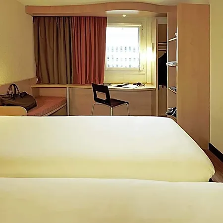 Ibis Hauptbahnhof Otel 3*